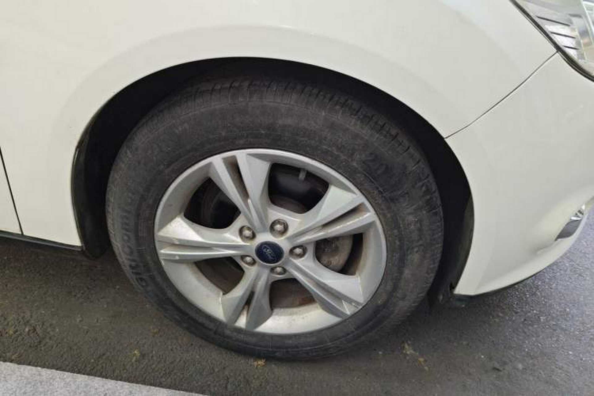 Used Ford Focus 2012 Hatchback 1.6L Manual Fashion Edition Right Front Wheel Hub