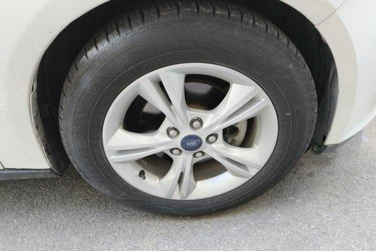 Used Ford Focus 2012 Sedan 1.6L Automatic Fashion Edition Right Front Wheel Hub