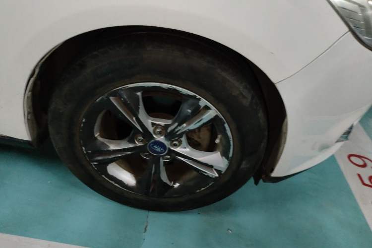 Used Ford Focus 2012 Sedan 1.6L Automatic Fashion Edition Right Front Wheel Hub