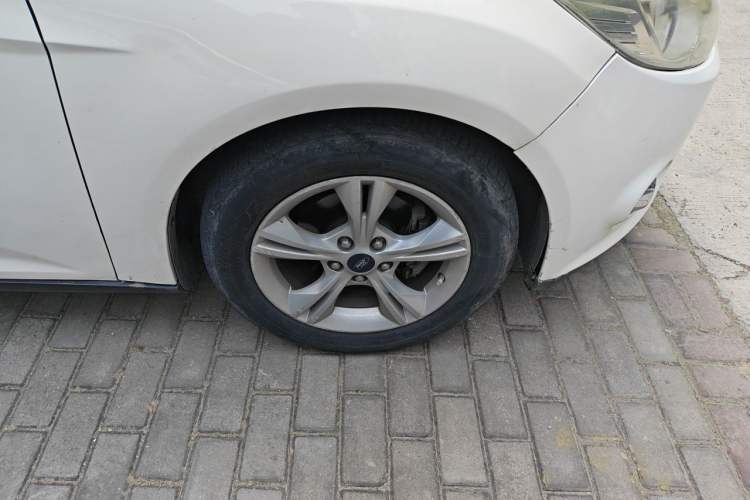 Used Ford Focus 2012 Hatchback 1.6L Automatic Fashion Edition Right Front Wheel Hub