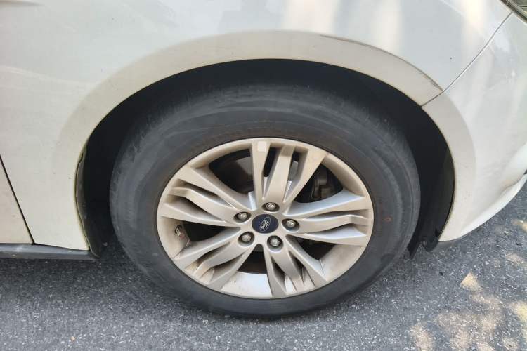 Used Ford Focus 2012 Sedan 1.6L Manual Comfort Model Right Front Wheel Hub