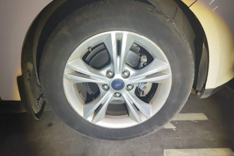 Used Ford Focus 2012 Sedan 1.6L Automatic Fashion Edition Right Front Wheel Hub