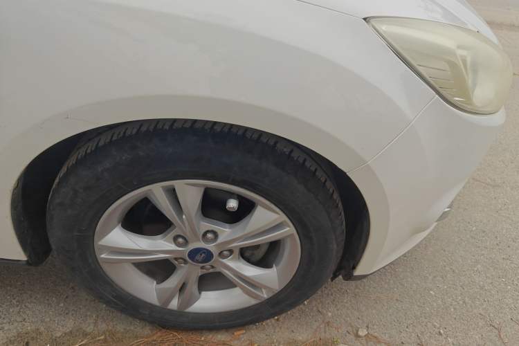 Used Ford Focus 2012 Sedan 1.6L Automatic Fashion Edition Right Front Wheel Hub
