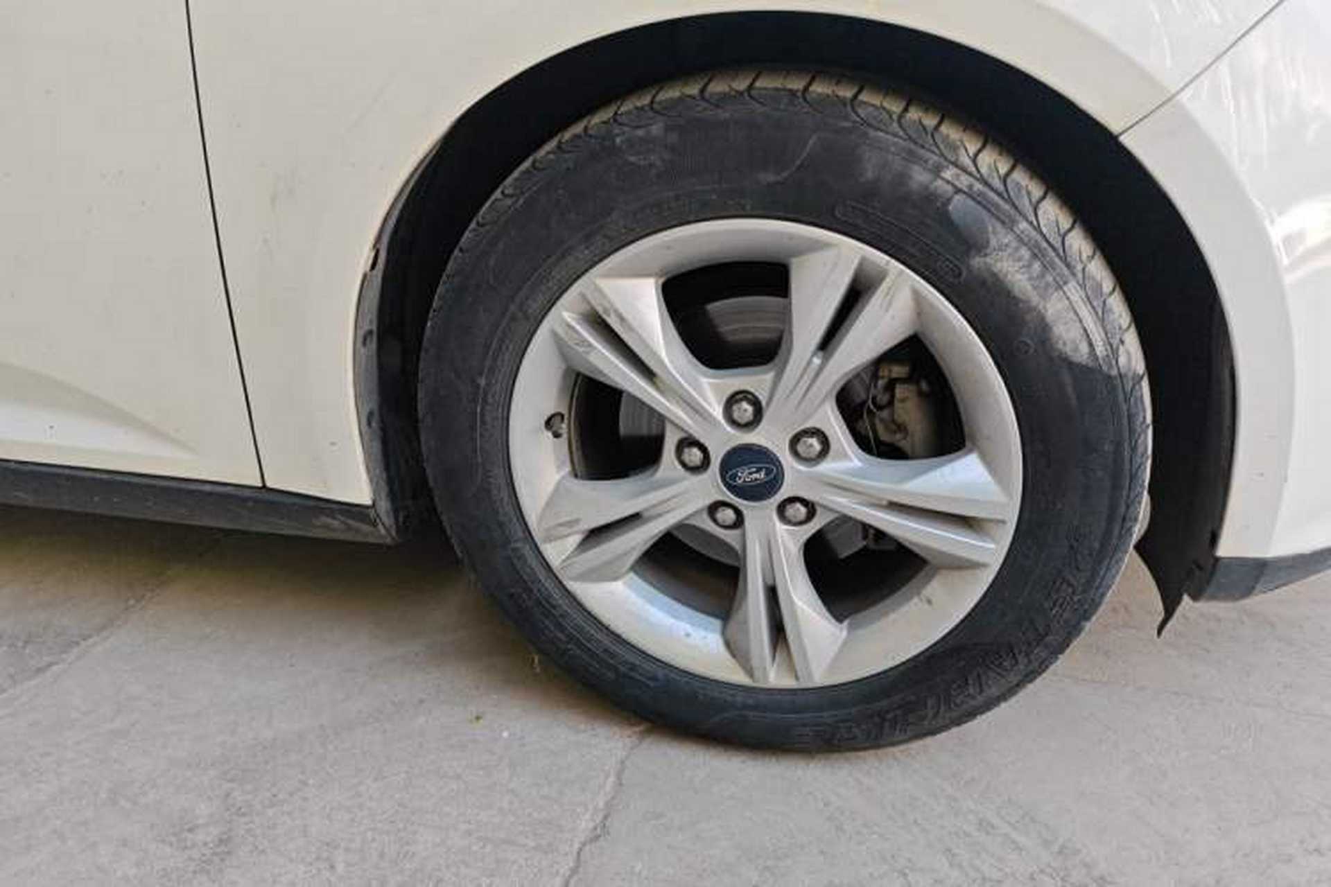 Used Ford Focus 2012 Hatchback 1.6L Automatic Fashion Edition Right Front Wheel Hub