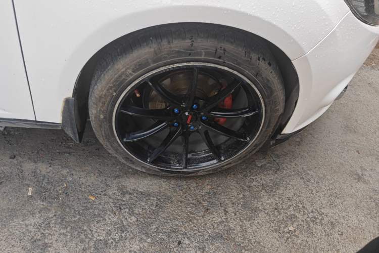 Used Ford Focus 2012 Hatchback 1.6L Automatic Fashion Edition Right Front Wheel Hub