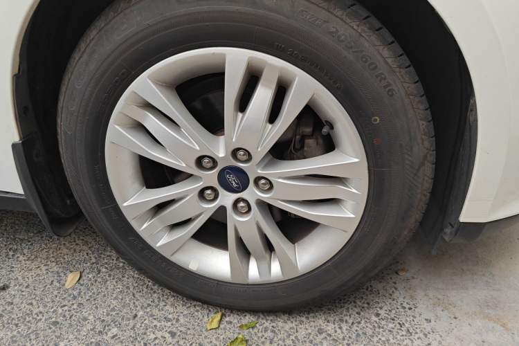 Used Ford Focus 2012 Sedan 1.6L Manual Comfort Model Right Front Wheel Hub