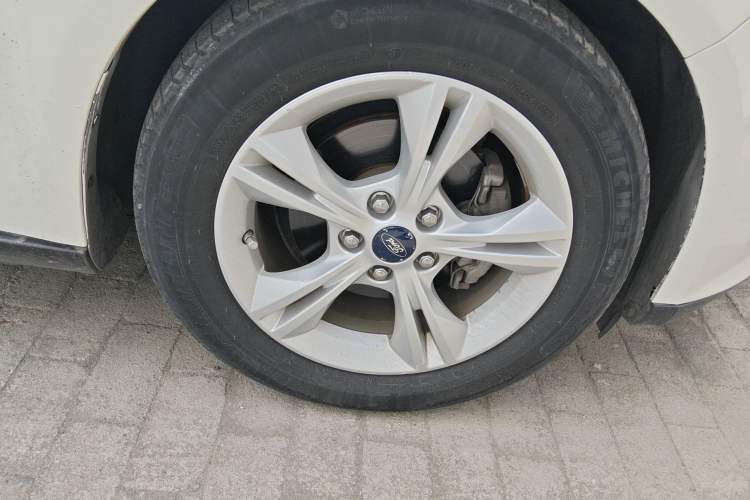 Used Ford Focus 2012 Hatchback 1.6L Automatic Fashion Edition Right Front Wheel Hub