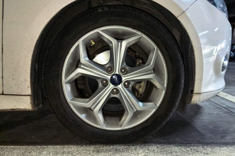 Used Ford Focus 2012 Hatchback 2.0L Automatic Luxury Sport Model Right Front Wheel Hub