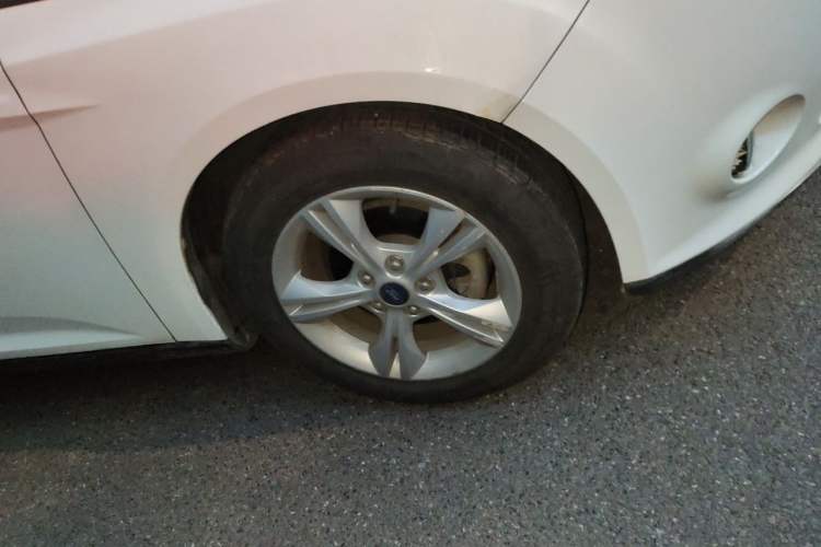 Used Ford Focus 2012 Hatchback 1.6L Automatic Fashion Edition Right Front Wheel Hub