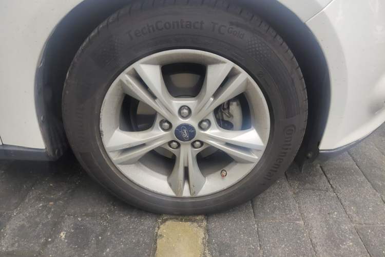 Used Ford Focus 2012 Sedan 1.6L Automatic Fashion Edition Right Front Wheel Hub