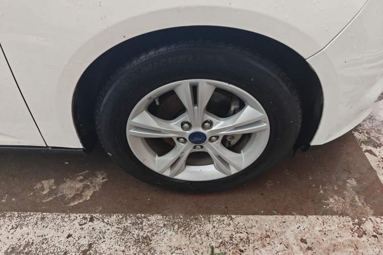 Used Ford Focus 2012 Hatchback 1.6L Automatic Fashion Edition Right Front Wheel Hub