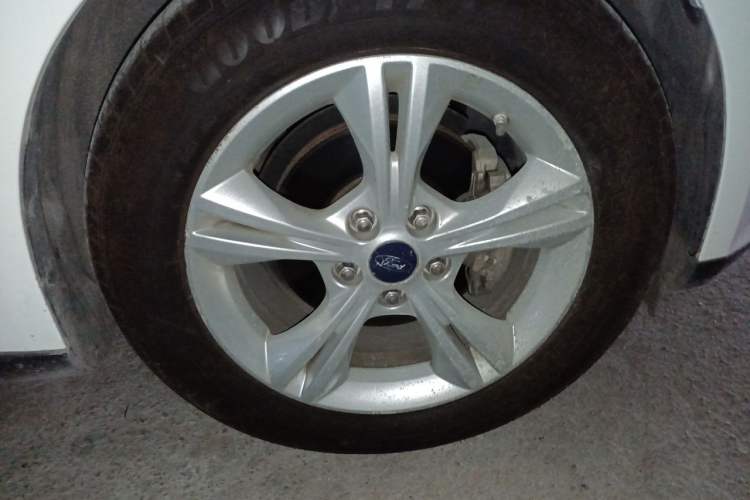 Used Ford Focus 2012 Sedan 1.6L Automatic Fashion Edition Right Front Wheel Hub