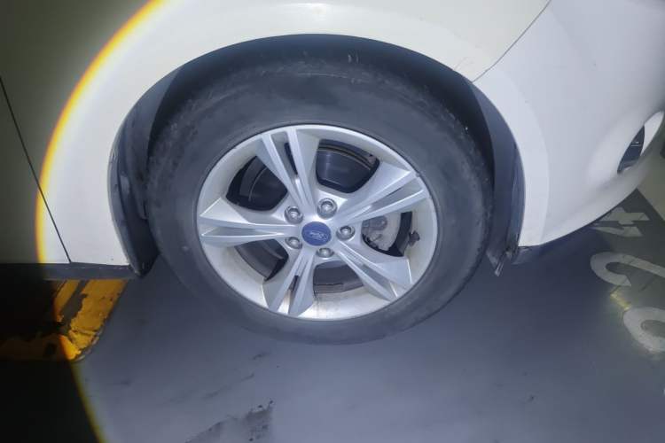 Used Ford Focus 2012 Sedan 1.6L Automatic Fashion Edition Right Front Wheel Hub