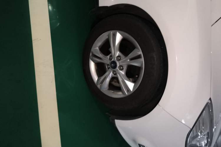 Used Ford Focus 2012 Sedan 1.6L Automatic Fashion Edition Right Front Wheel Hub