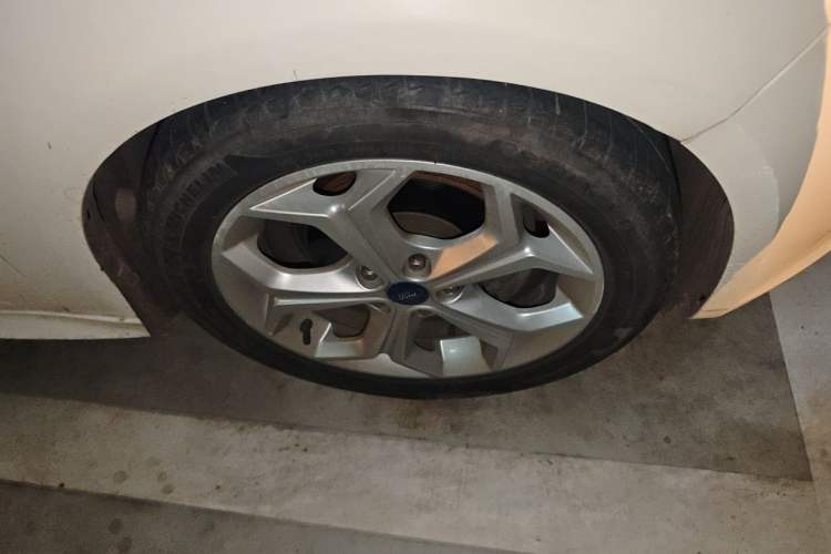 Used Ford Focus 2012 Hatchback 2.0L Automatic Luxury Sport Model Right Front Wheel Hub