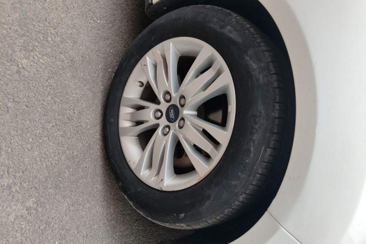 Used Ford Focus 2012 Hatchback 1.6L Automatic Comfort Model Right Front Wheel Hub