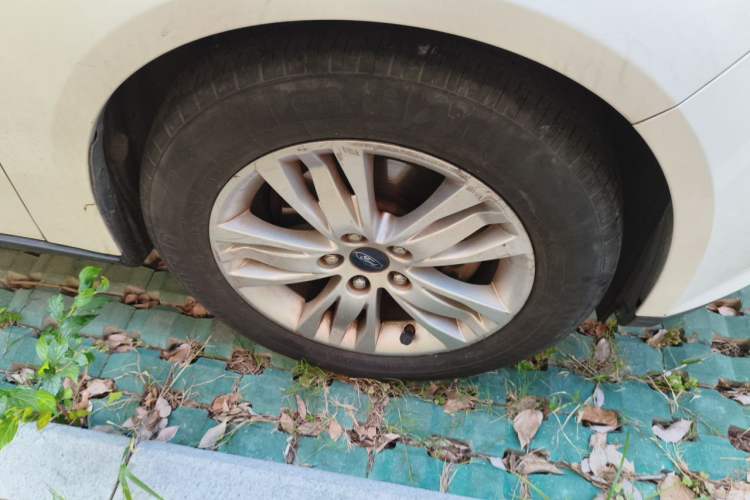 Used Ford Focus 2012 Hatchback 1.6L Automatic Comfort Model Right Front Wheel Hub