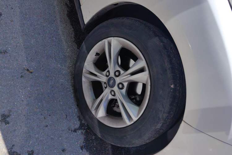 Used Ford Focus 2012 Sedan 1.6L Manual Fashion Edition Right Front Wheel Hub