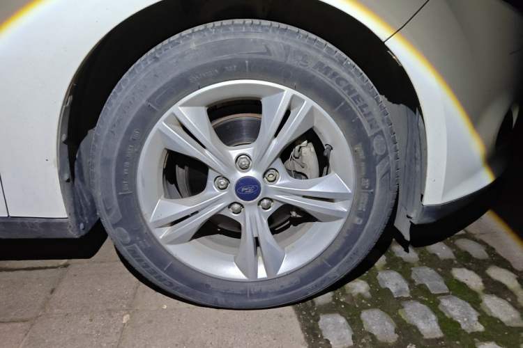 Used Ford Focus 2012 Hatchback 1.6L Automatic Fashion Edition Right Front Wheel Hub