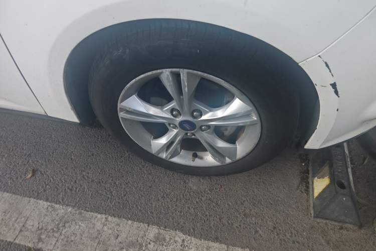 Used Ford Focus 2012 Sedan 1.6L Automatic Fashion Edition Right Front Wheel Hub