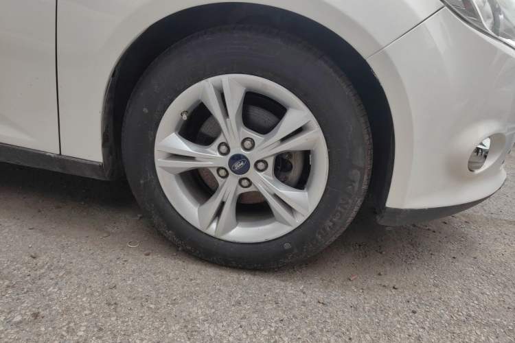 Used Ford Focus 2012 Sedan 1.6L Automatic Fashion Edition Right Front Wheel Hub