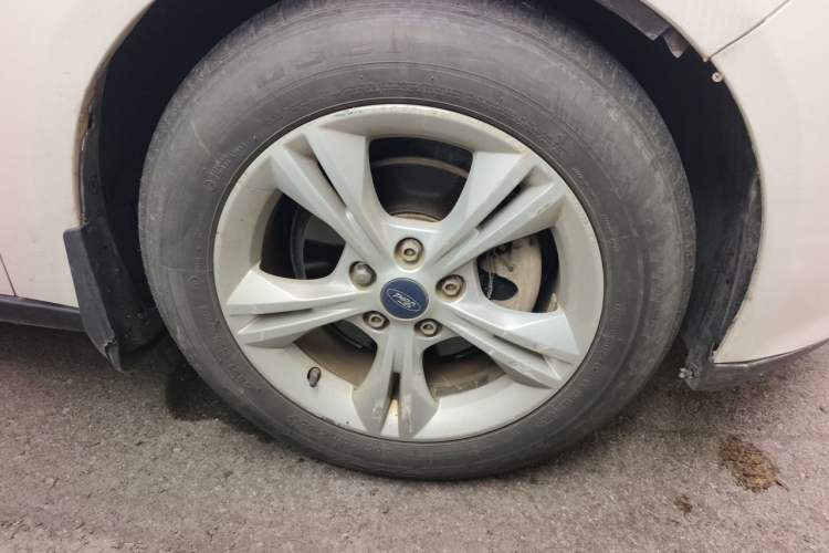Used Ford Focus 2012 Hatchback 1.6L Automatic Fashion Edition Right Front Wheel Hub