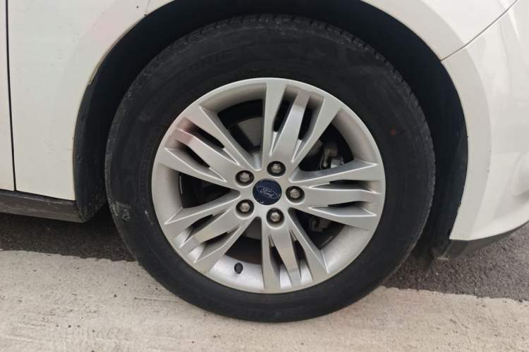 Used Ford Focus 2012 Hatchback 1.6L Automatic Comfort Model Right Front Wheel Hub