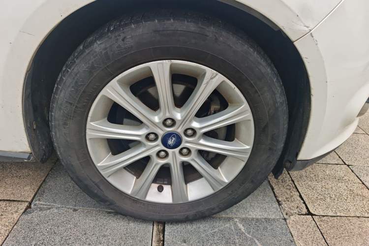 Used Ford Focus 2012 Sedan 2.0L Automatic Flagship Model Right Front Wheel Hub