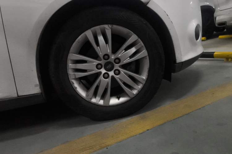 Used Ford Focus 2012 Hatchback 1.6L Automatic Comfort Model Right Front Wheel Hub