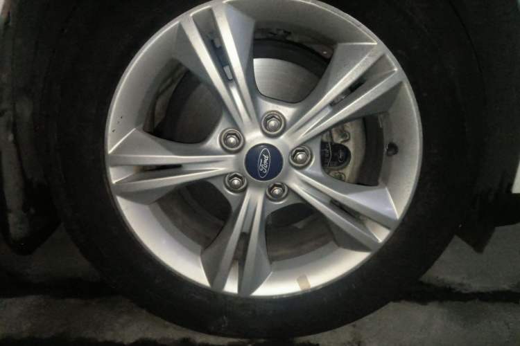 Used Ford Focus 2012 Hatchback 1.6L Automatic Fashion Edition Right Front Wheel Hub