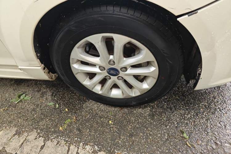 Used Ford Focus 2012 Hatchback Classic 1.8L Automatic Fashion Edition Right Front Wheel Hub