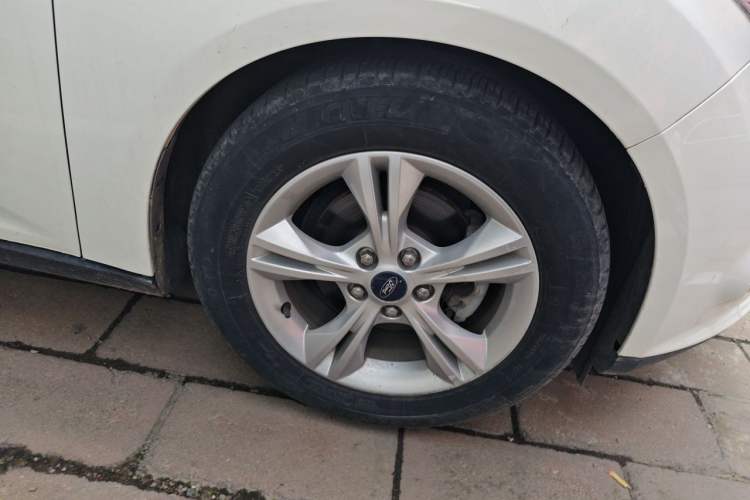 Used Ford Focus 2012 Hatchback 1.6L Automatic Fashion Edition Right Front Wheel Hub