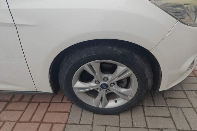 Used Ford Focus 2012 Sedan 1.6L Automatic Fashion Edition Right Front Wheel Hub