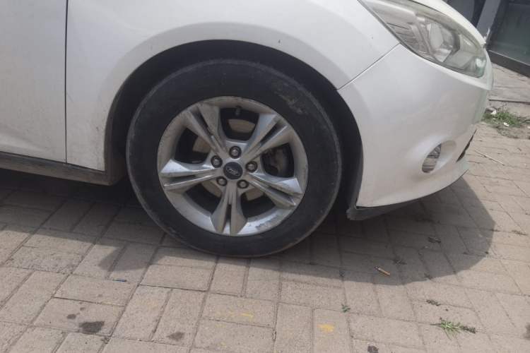 Used Ford Focus 2012 Hatchback 1.6L Automatic Fashion Edition Right Front Wheel Hub