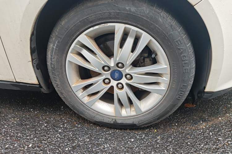 Used Ford Focus 2012 Sedan 1.6L Automatic Comfort Model Right Front Wheel Hub
