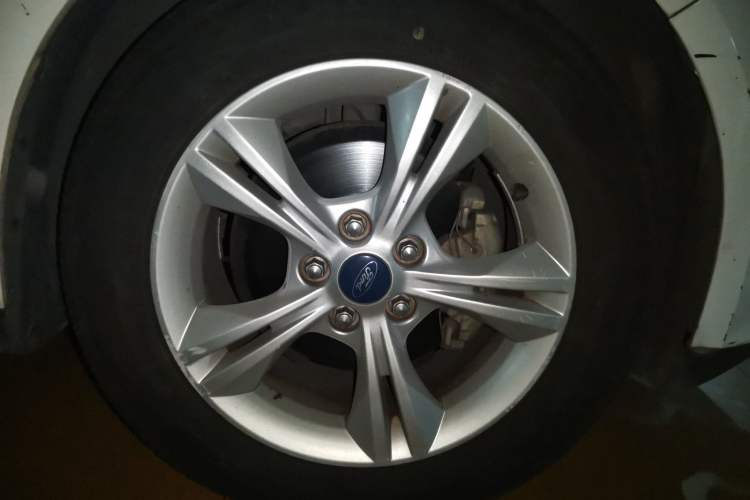Used Ford Focus 2012 Sedan 1.6L Automatic Fashion Edition Right Front Wheel Hub