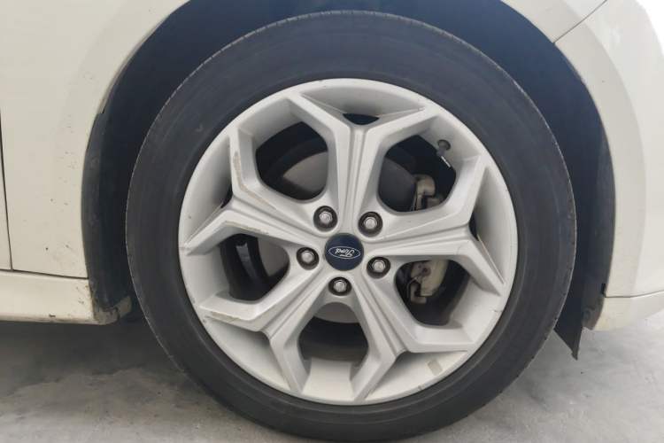 Used Ford Focus 2012 Hatchback 2.0L Manual Luxury Sport Model Right Front Wheel Hub