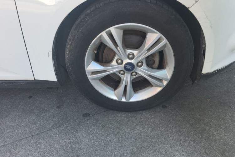 Used Ford Focus 2012 Hatchback 1.6L Automatic Fashion Edition Right Front Wheel Hub