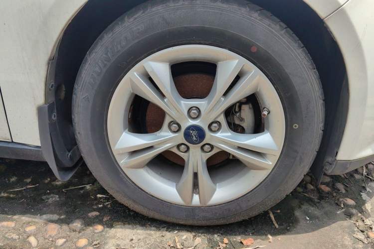 Used Ford Focus 2012 Hatchback 1.6L Automatic Fashion Edition Right Front Wheel Hub
