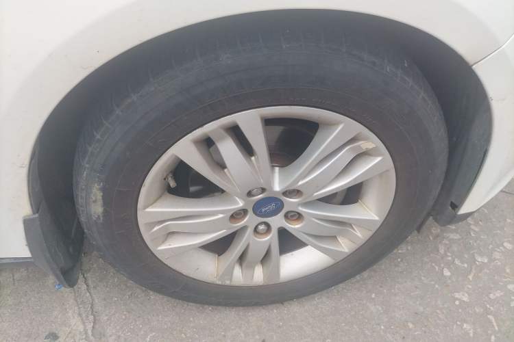 Used Ford Focus 2012 Sedan 1.6L Automatic Comfort Model Right Front Wheel Hub
