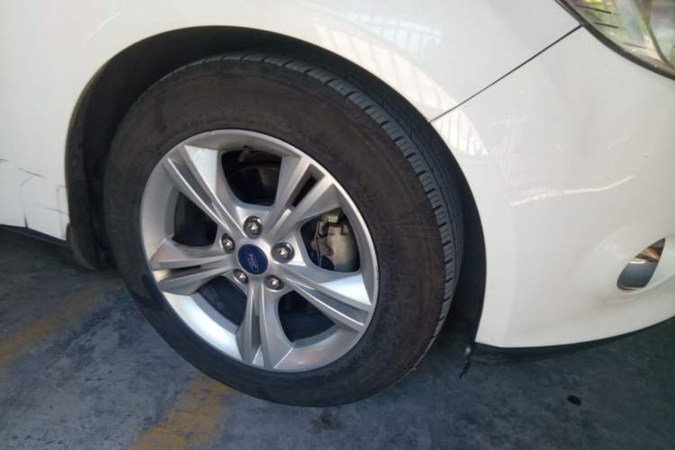 Used Ford Focus 2012 Sedan 1.6L Manual Fashion Edition Right Front Wheel Hub