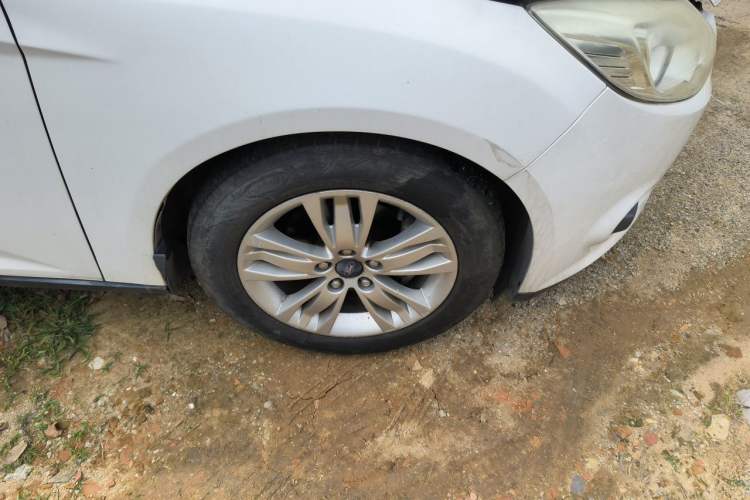 Used Ford Focus 2012 Sedan 1.6L Automatic Comfort Model Right Front Wheel Hub