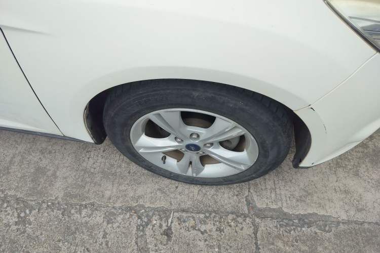 Used Ford Focus 2012 Sedan 1.6L Automatic Fashion Edition Right Front Wheel Hub