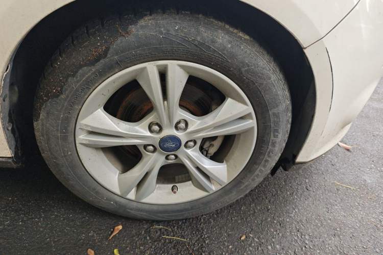 Used Ford Focus 2012 Sedan 1.6L Automatic Fashion Edition Right Front Wheel Hub