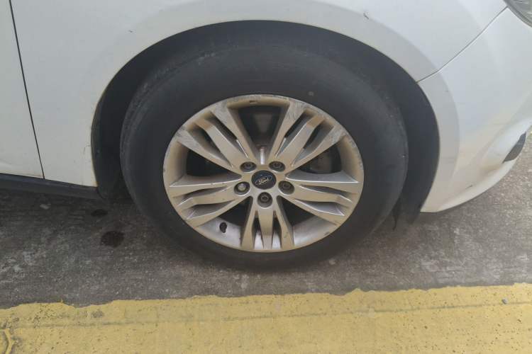 Used Ford Focus 2012 Hatchback 1.6L Automatic Comfort Model Right Front Wheel Hub