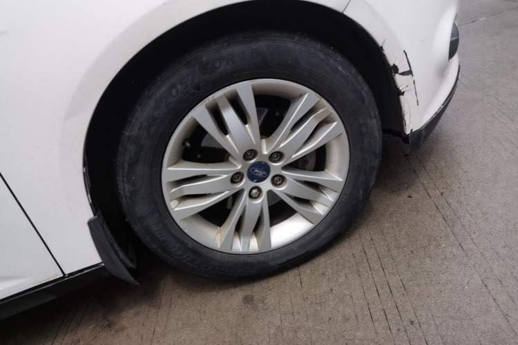 Used Ford Focus 2012 Hatchback 1.6L Automatic Comfort Model Right Front Wheel Hub