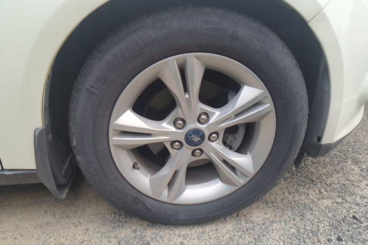 Used Ford Focus 2012 Sedan 1.6L Automatic Fashion Edition Right Front Wheel Hub