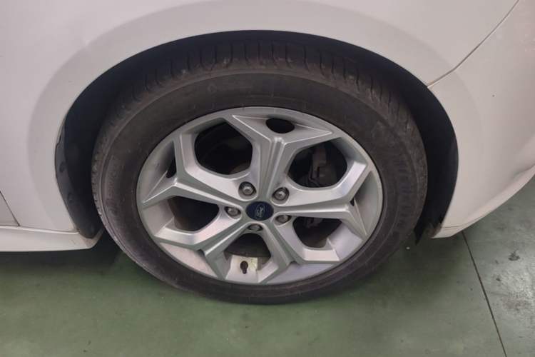Used Ford Focus 2012 Hatchback 2.0L Manual Luxury Sport Model Right Front Wheel Hub