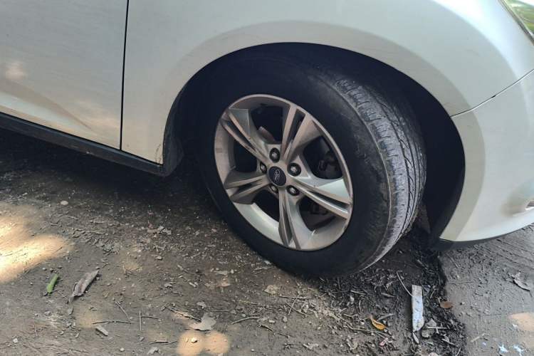 Used Ford Focus 2012 Sedan 1.6L Automatic Fashion Edition Right Front Wheel Hub