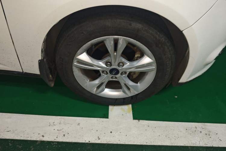Used Ford Focus 2012 Hatchback 1.6L Automatic Fashion Edition Right Front Wheel Hub